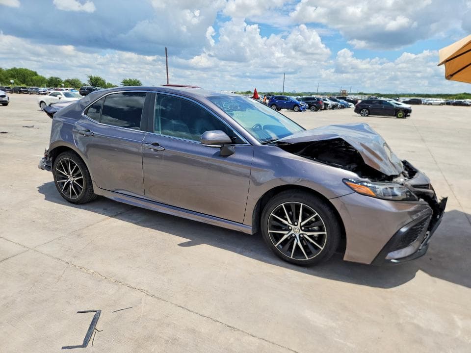 2024 TOYOTA CAMRY SE 4