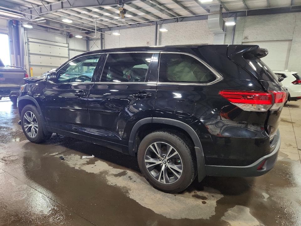 2018 TOYOTA HIGHLANDER LE 2