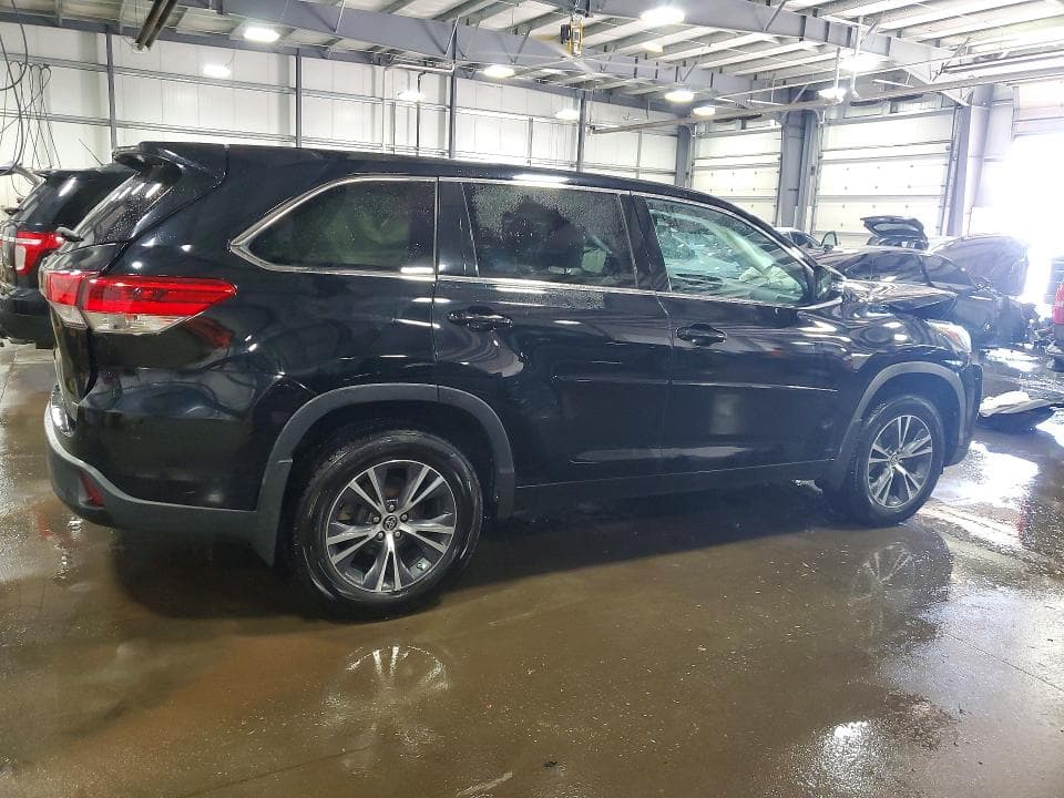 2018 TOYOTA HIGHLANDER LE 3