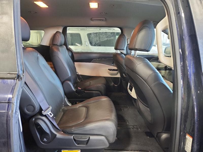 2022 KIA CARNIVAL LX 11