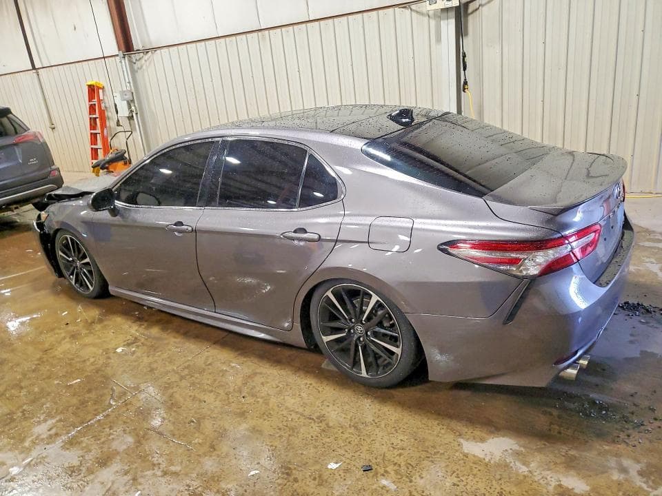 2018 TOYOTA CAMRY XSE 2
