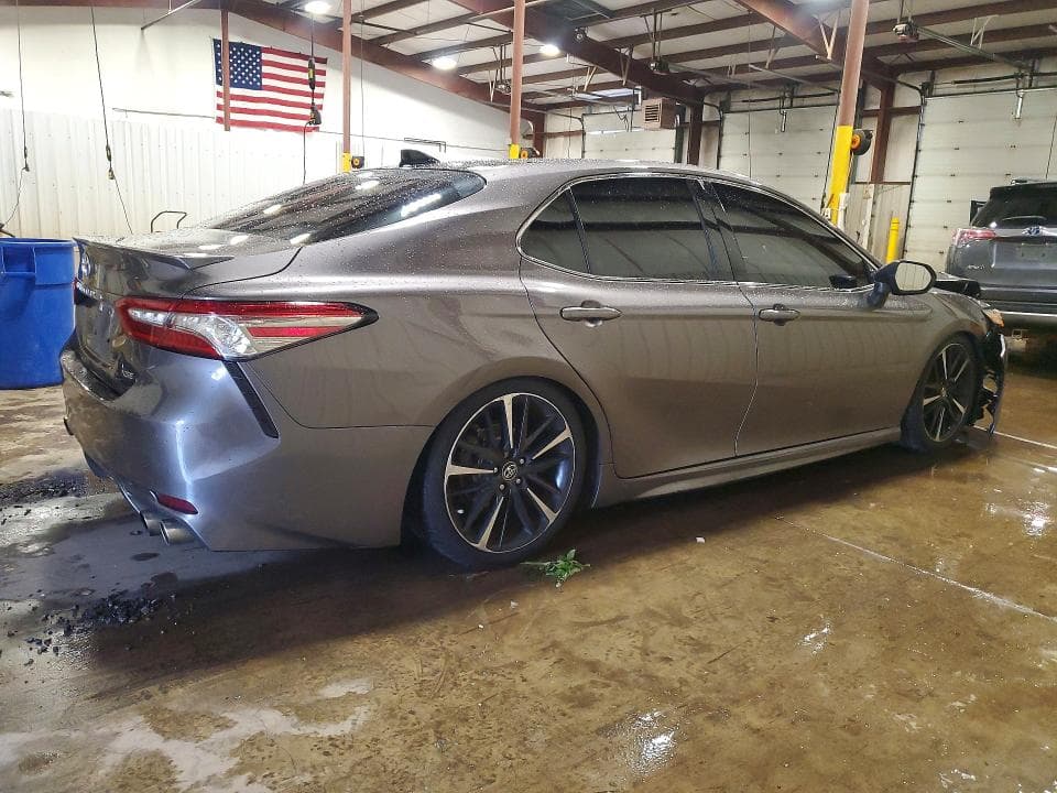 2018 TOYOTA CAMRY XSE 3