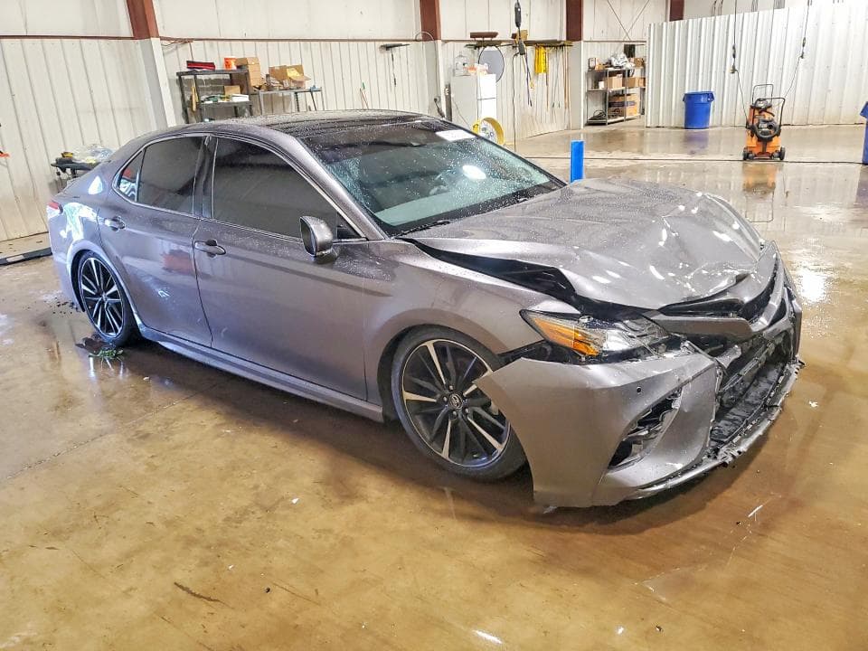 2018 TOYOTA CAMRY XSE 4