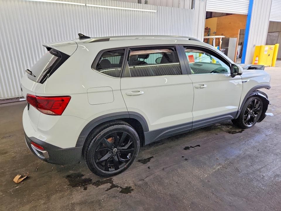2024 VOLKSWAGEN TAOS SE 3