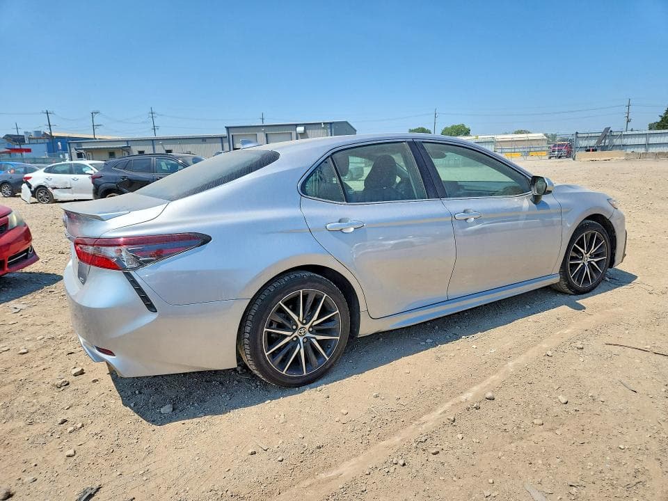 2021 TOYOTA CAMRY SE 3