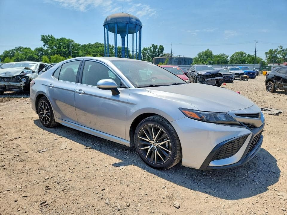 2021 TOYOTA CAMRY SE 4
