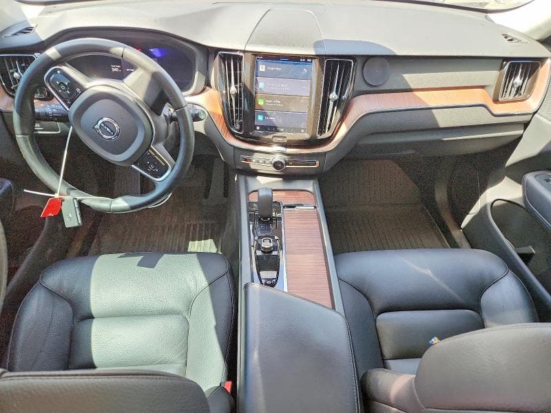 2024 VOLVO XC60 PLUS 8