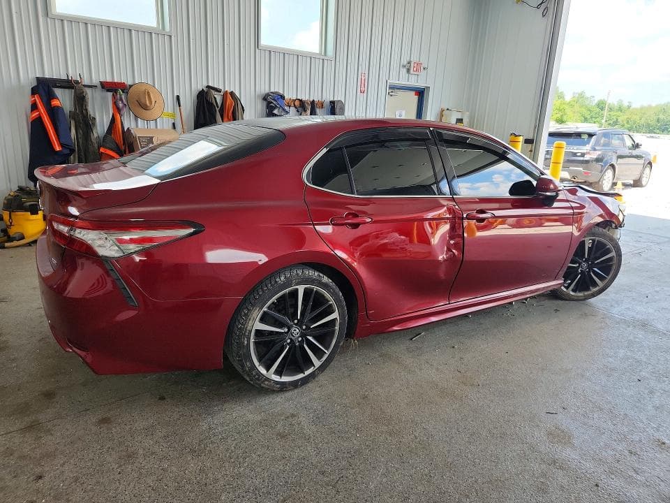 2018 TOYOTA CAMRY XSE 3
