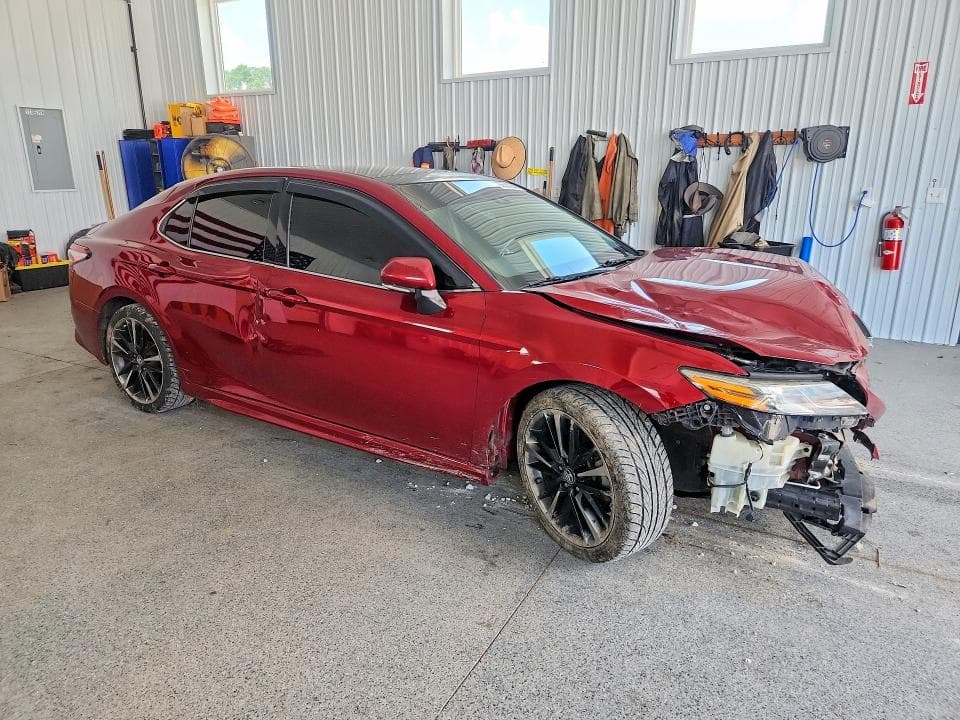 2018 TOYOTA CAMRY XSE 4