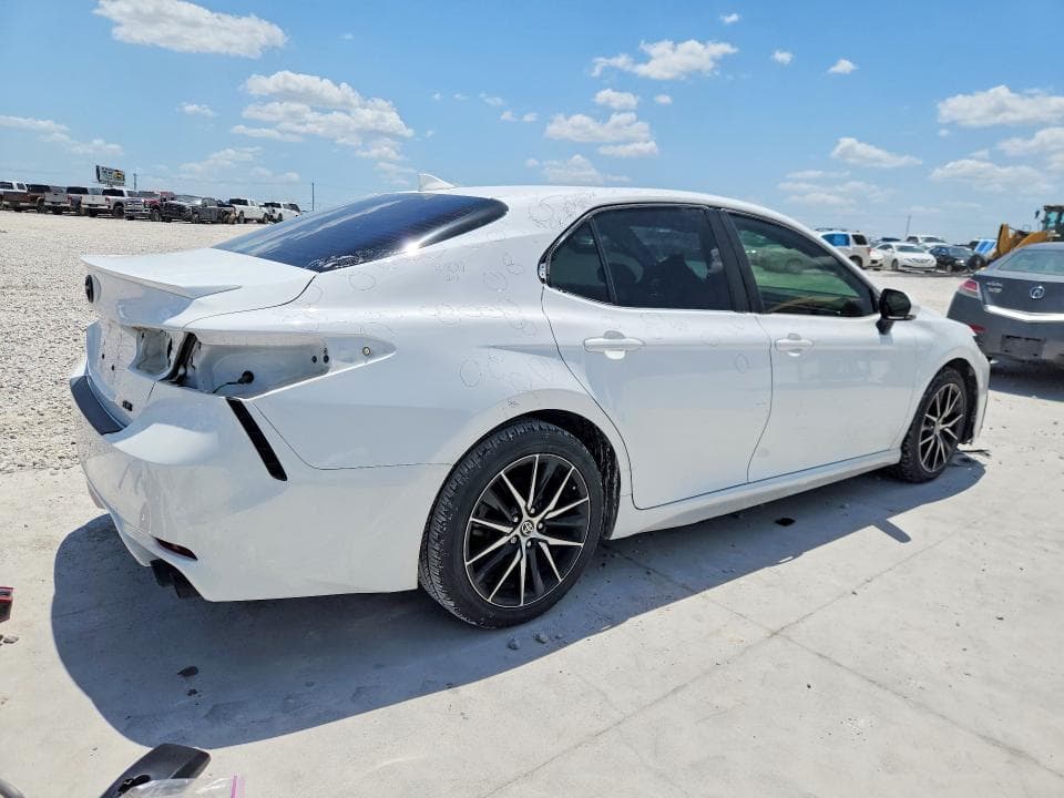 2022 TOYOTA CAMRY SE 3