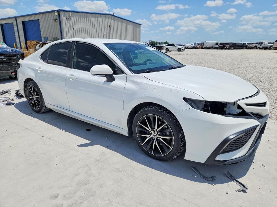 2022 TOYOTA CAMRY SE 4