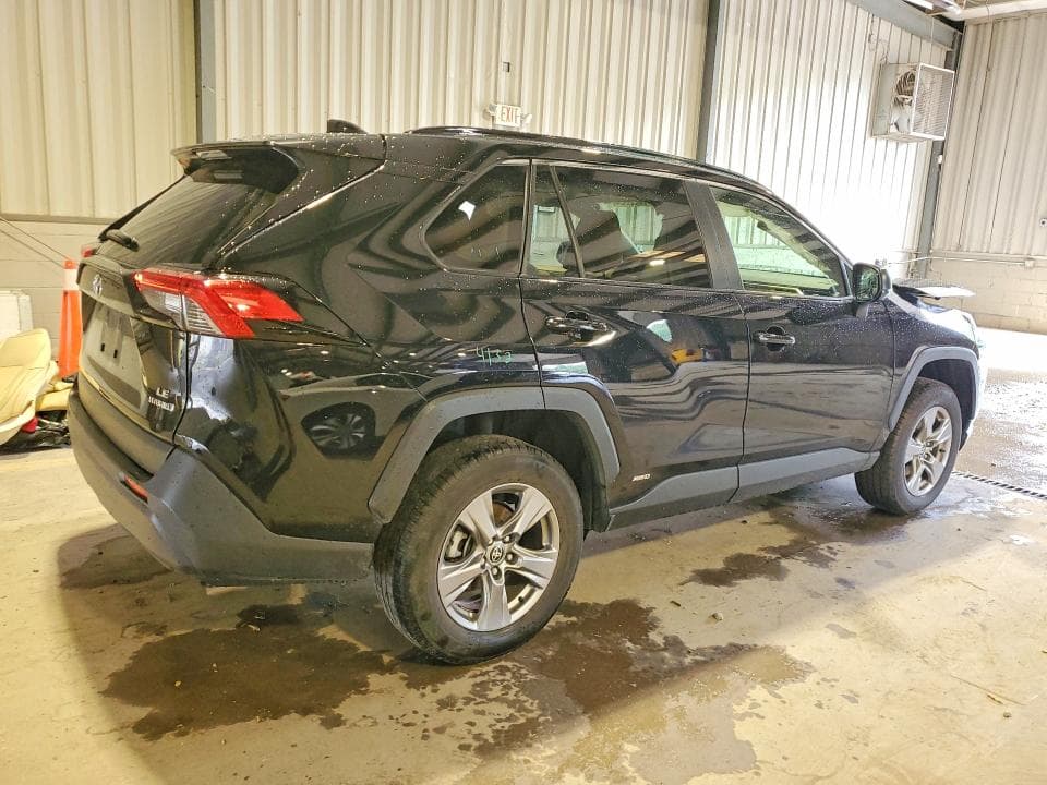 2022 TOYOTA RAV4 LE 3