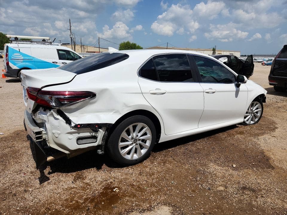 2023 TOYOTA CAMRY LE 3
