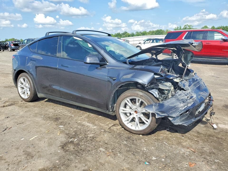 2024 TESLA MODEL Y 4