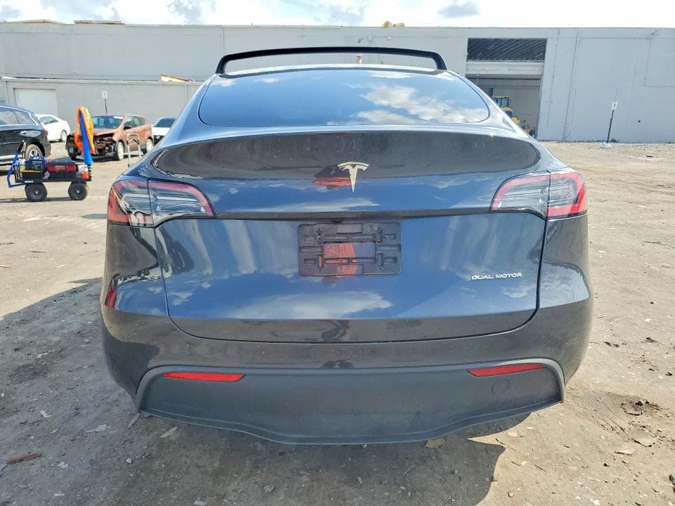 2024 TESLA MODEL Y 6
