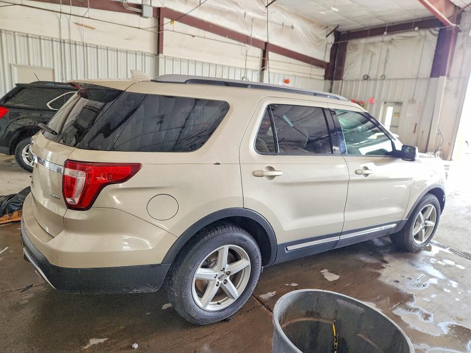 2017 FORD EXPLORER XLT 3
