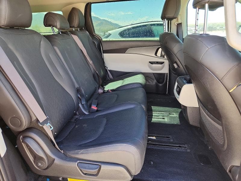 2023 KIA CARNIVAL LX 11