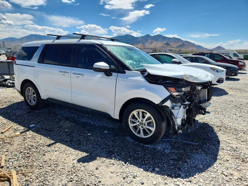 2023 KIA CARNIVAL LX 4