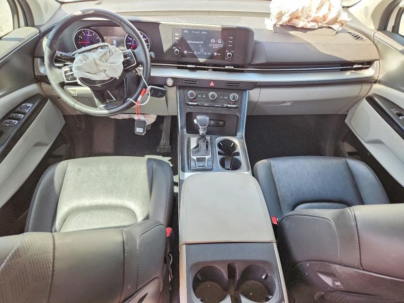 2023 KIA CARNIVAL LX 8
