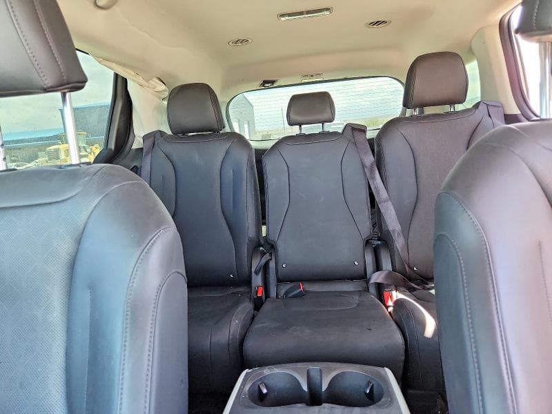2023 KIA CARNIVAL LX 10