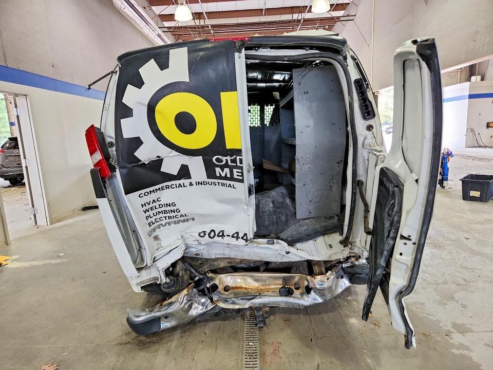 2023 GMC SAVANA G2500 6