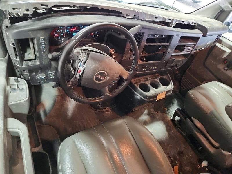 2023 GMC SAVANA G2500 8