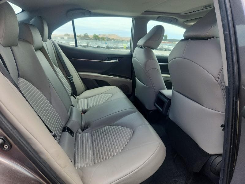 2022 TOYOTA CAMRY HYBRID SE 10