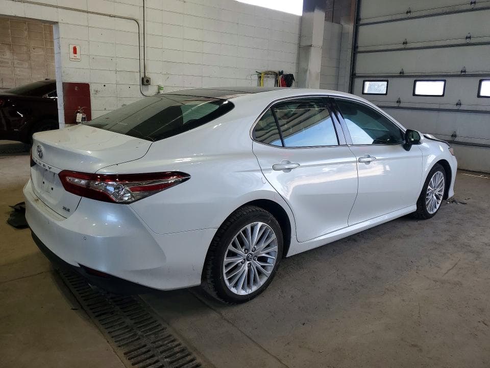 2018 TOYOTA CAMRY XLE XLE 3