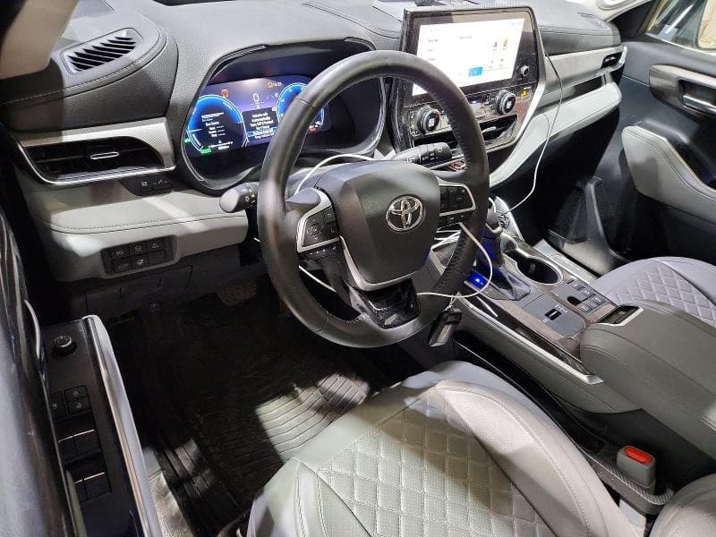 2024 TOYOTA HIGHLANDER HYBRID PLATINUM PLATINUM 8