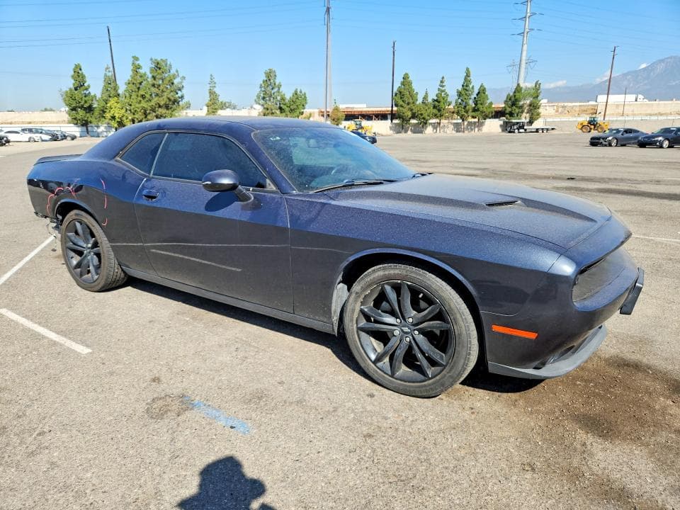 2018 DODGE CHALLENGER SXT 4