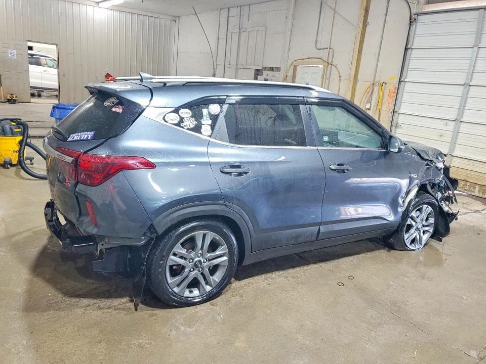 2021 KIA SELTOS S 3