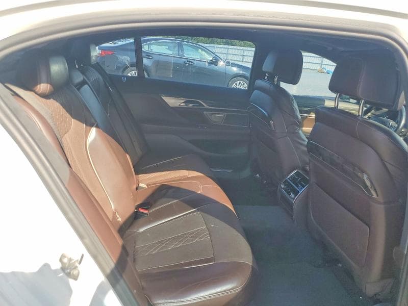 2017 BMW 750 XI 10