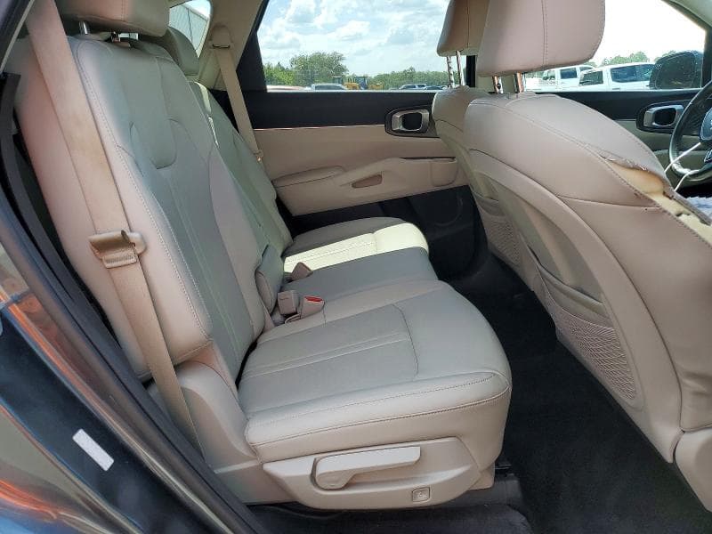 2023 KIA SORENTO S 11