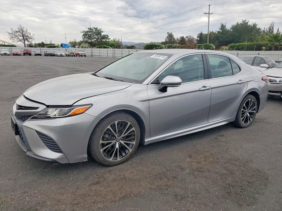 2018 TOYOTA CAMRY SE - 1