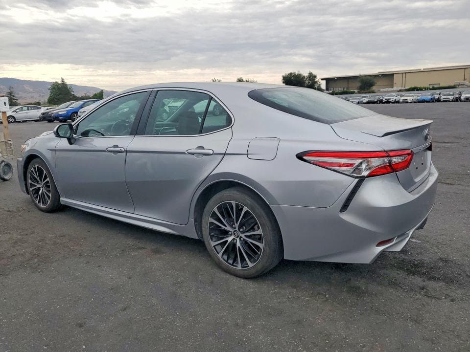 2018 TOYOTA CAMRY SE 2