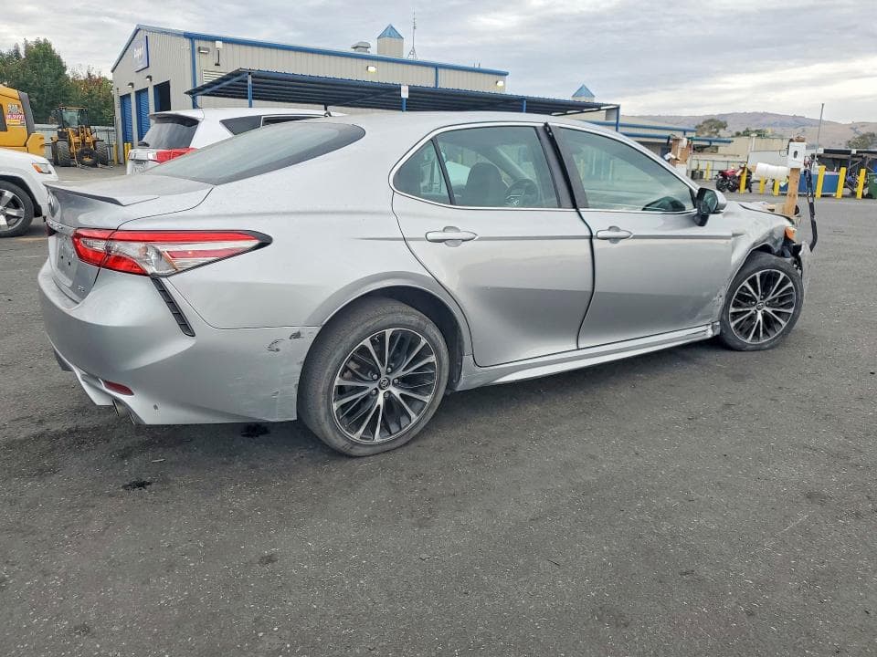 2018 TOYOTA CAMRY SE 3