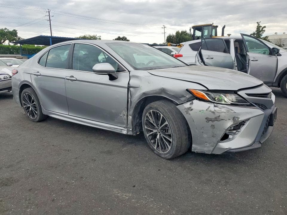 2018 TOYOTA CAMRY SE 4