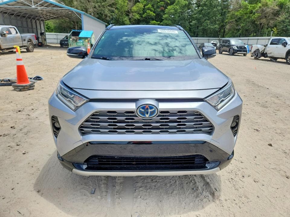 2020 TOYOTA RAV4 XSE 5