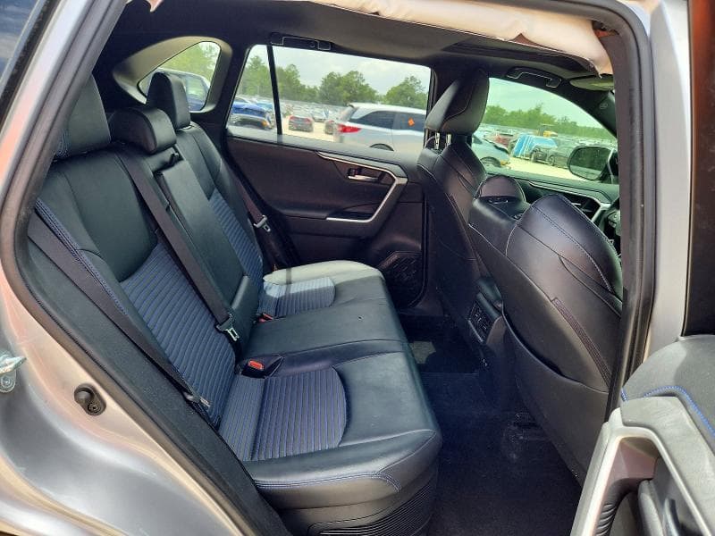 2020 TOYOTA RAV4 XSE 10