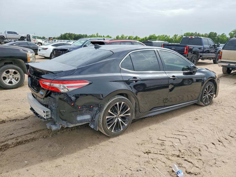 2019 TOYOTA CAMRY SE 3