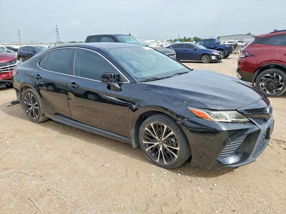2019 TOYOTA CAMRY SE 4