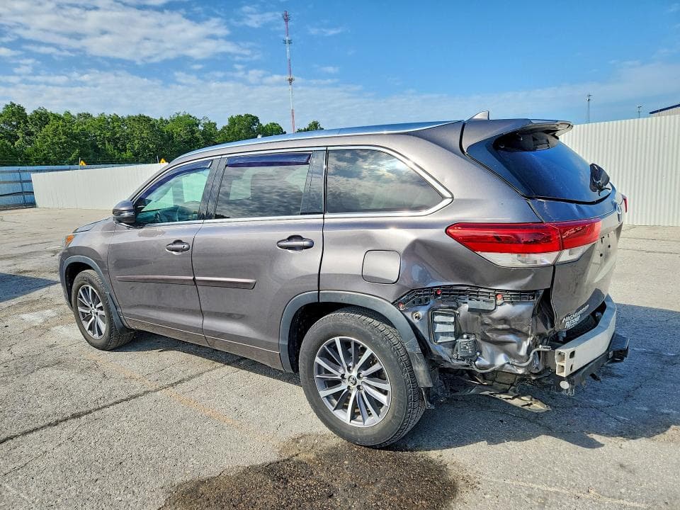 2018 TOYOTA HIGHLANDER XLE 2
