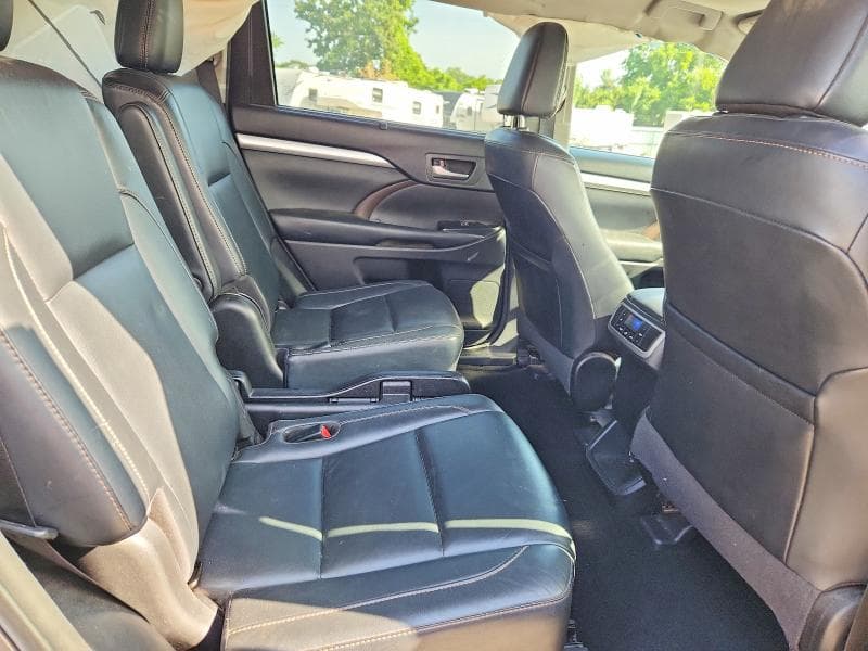 2018 TOYOTA HIGHLANDER XLE 11