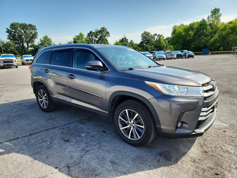2018 TOYOTA HIGHLANDER XLE 4