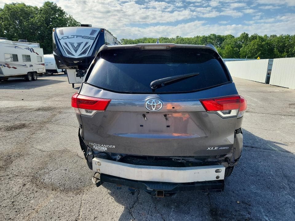 2018 TOYOTA HIGHLANDER XLE 6