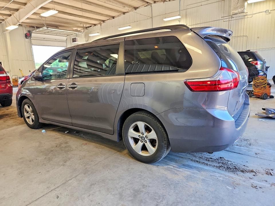 2020 TOYOTA SIENNA LE LE 2