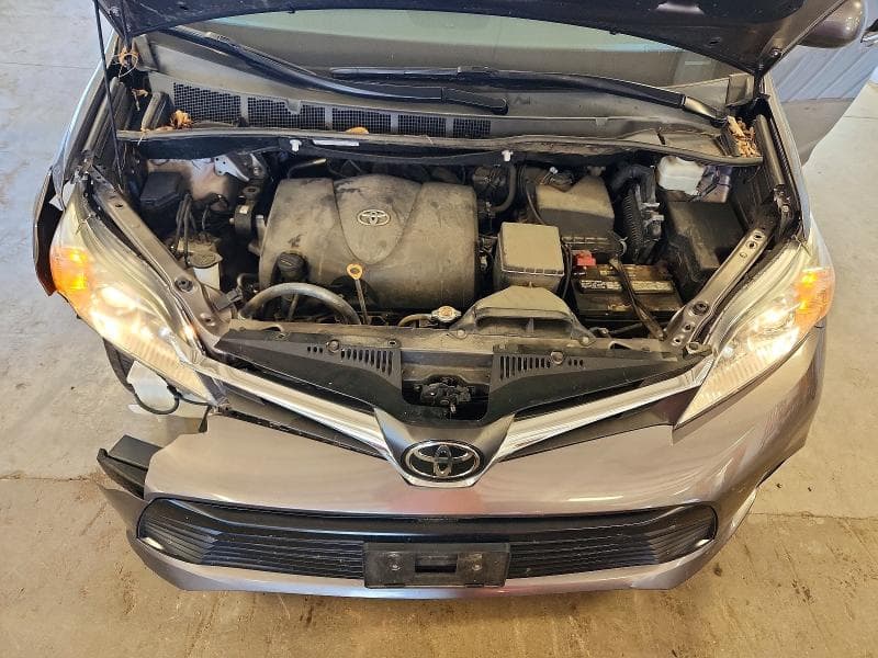 2020 TOYOTA SIENNA LE LE 12