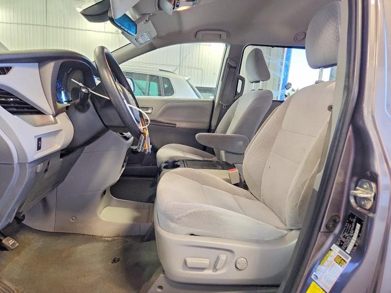 2020 TOYOTA SIENNA LE LE 7