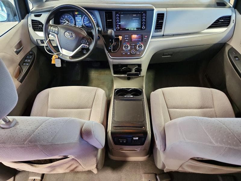2020 TOYOTA SIENNA LE LE 8