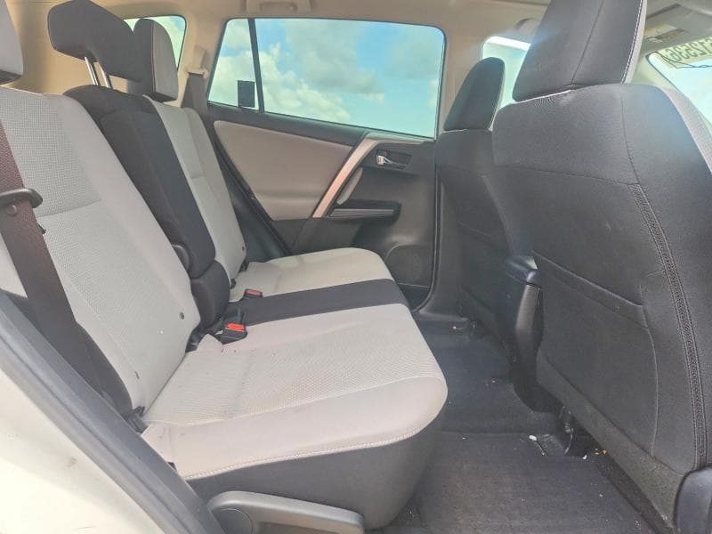2017 TOYOTA RAV4 XLE 11